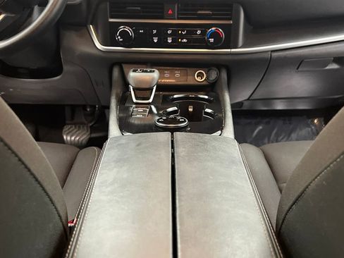 Used 2024 Nissan Rogue S image 34