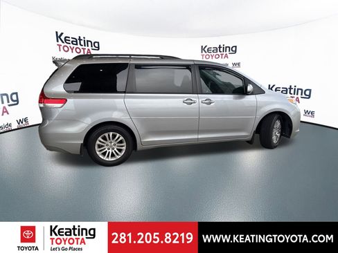 Used 2012 Toyota Sienna image 2