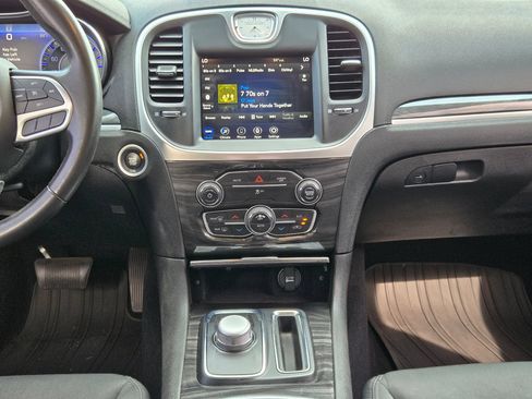 Used 2020 Chrysler 300 Touring w/ Sport Appearance Package RWD image 16