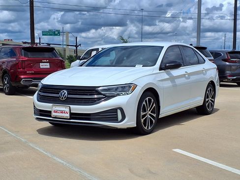 Used 2024 Volkswagen Jetta Sport FWD image 4