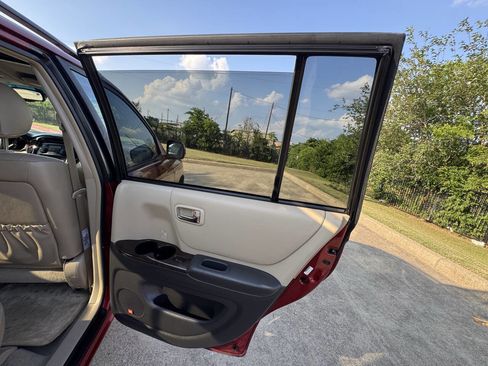 Used 2003 Toyota Highlander Limited image 23