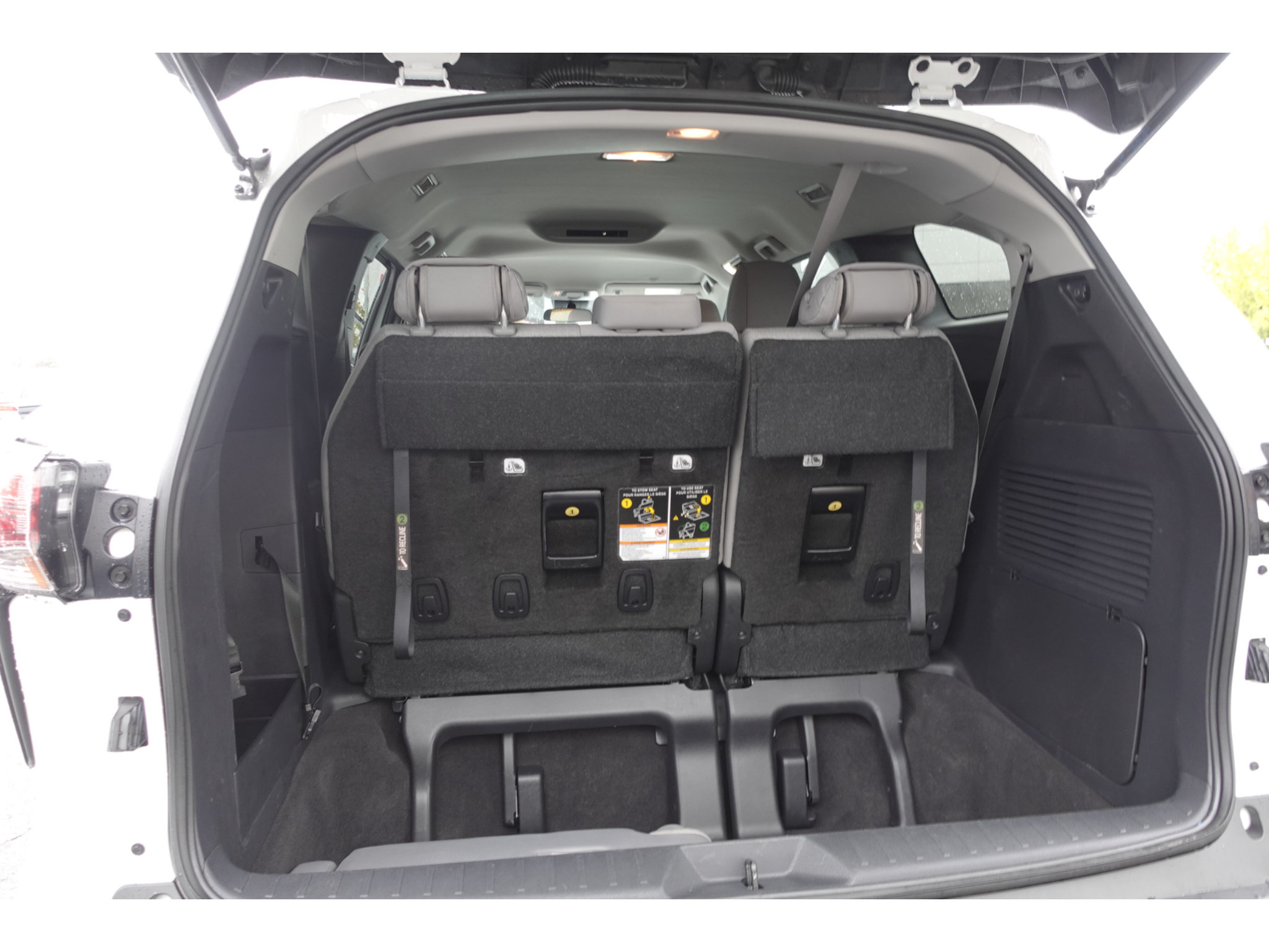 Certified 2025 Toyota Sienna LE FWD image 24