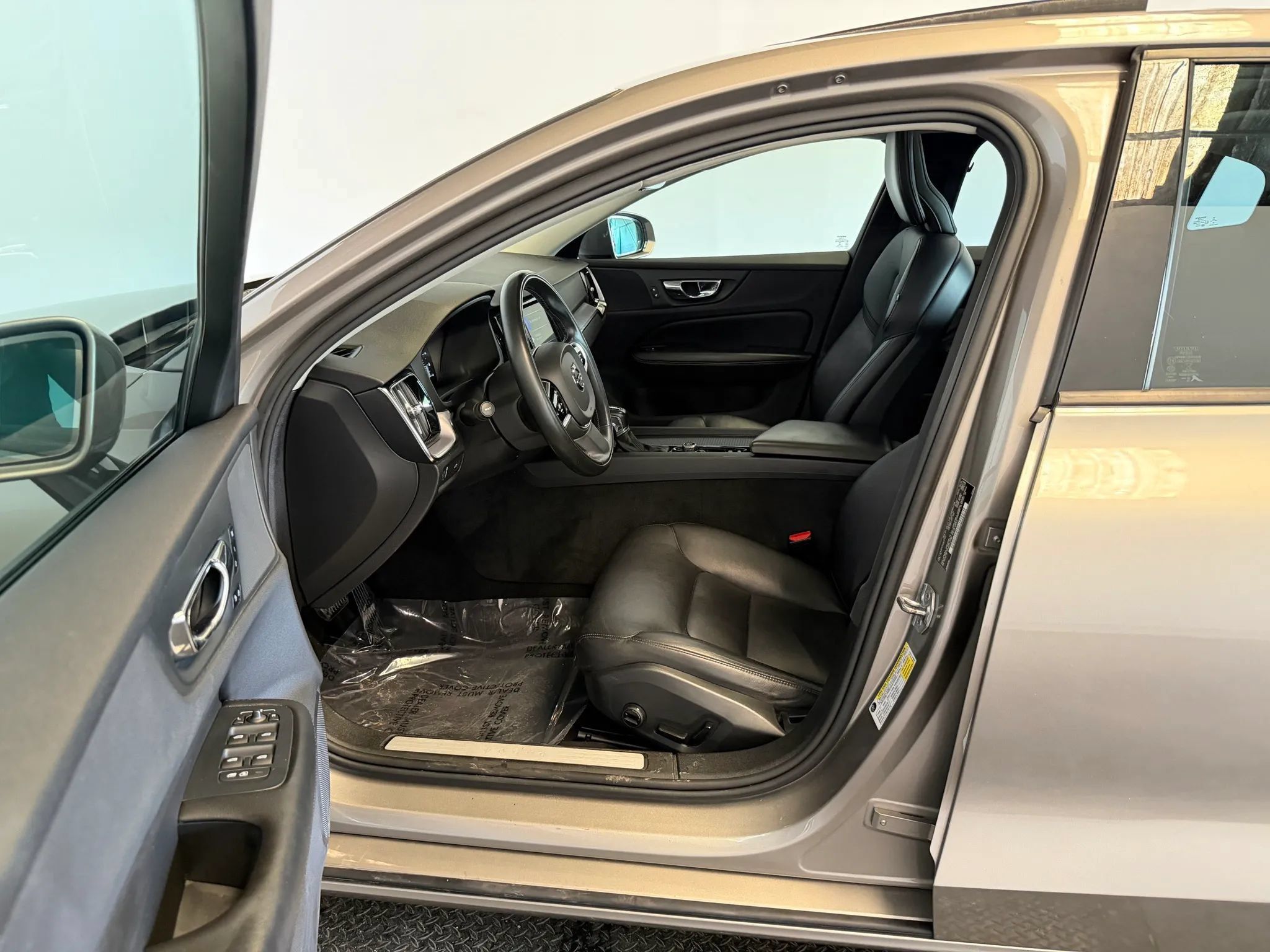 Used 2019 Volvo S60 T5 Momentum w/ Premium Package FWD image 9