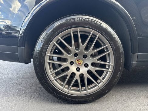 Used 2017 Porsche Cayenne Platinum Edition AWD/4WD image 40