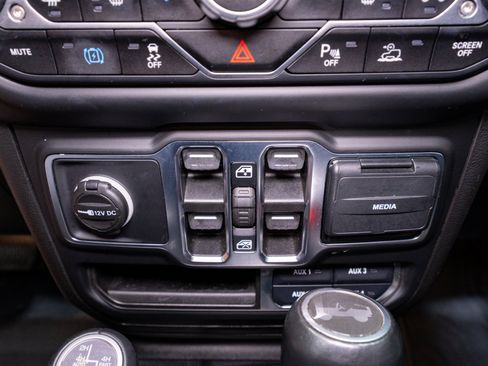 Used 2021 Jeep Wrangler Unlimited Sahara AWD/4WD image 21