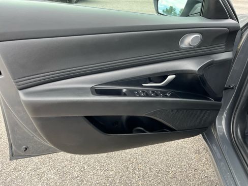 Used 2025 Hyundai Elantra SEL FWD image 12