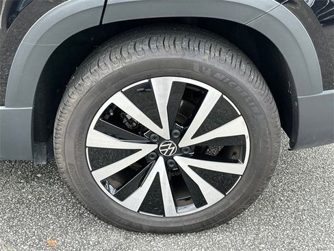 Used 2024 Volkswagen Taos SE image 19