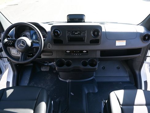 Used 2025 Mercedes-Benz Sprinter 2500 image 17