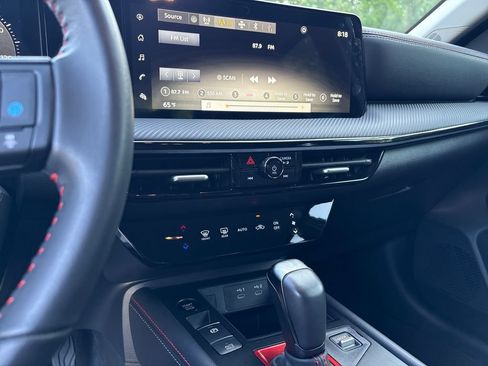 Used 2025 Nissan Kicks SR FWD image 16