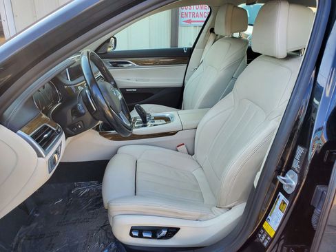 Used 2018 BMW 750i xDrive image 27