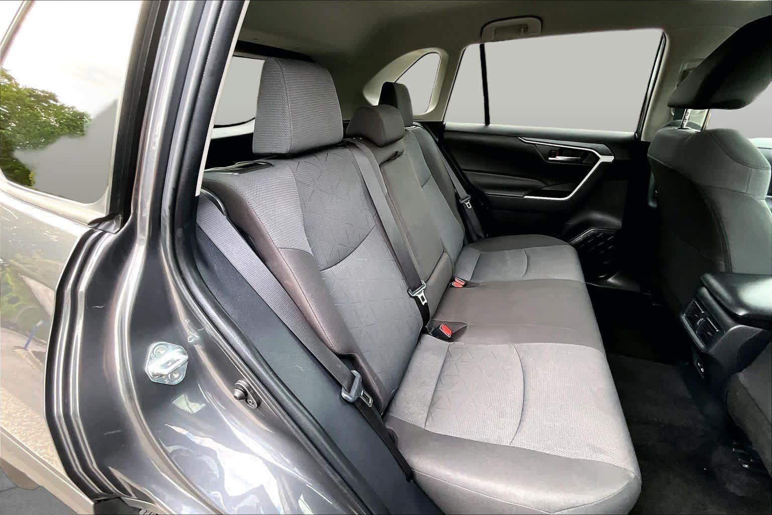 Used 2025 Toyota RAV4 XLE AWD/4WD image 19