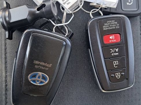 Used 2017 Toyota Prius Prime Plus FWD image 25