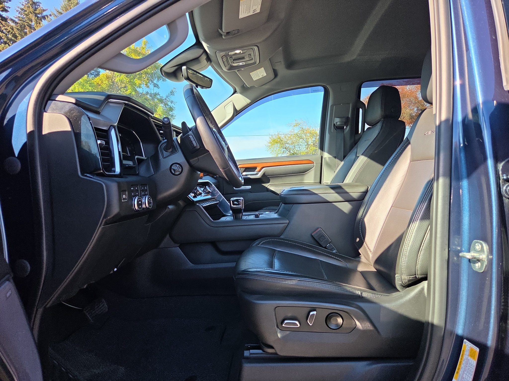 Used 2022 GMC Sierra 1500 Denali w/ Technology Package AWD/4WD image 13