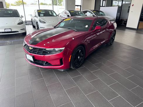 Used 2021 Chevrolet Camaro LT w/ Technology Package image 7