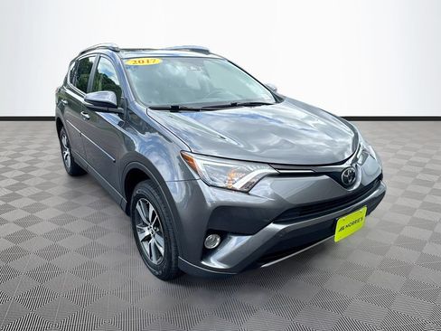 Used 2017 Toyota RAV4 XLE AWD/4WD image 3