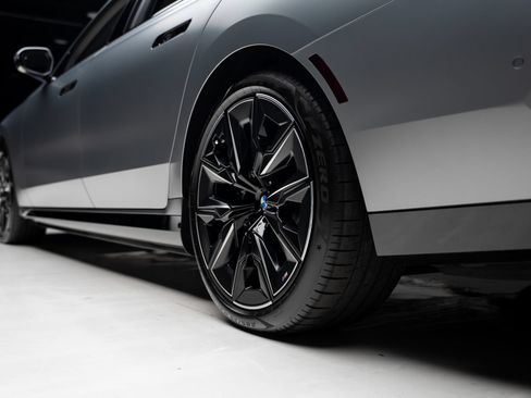 Used 2023 BMW i7 xDrive60 AWD/4WD image 76