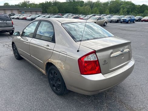Used 2005 Kia Spectra LX FWD image 8