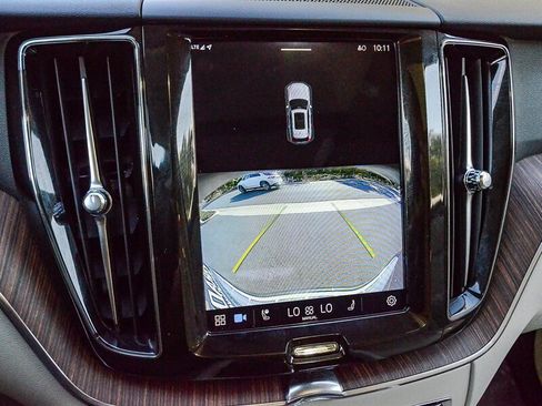 Used 2022 Volvo XC60 B5 Momentum w/ Advanced Package image 29