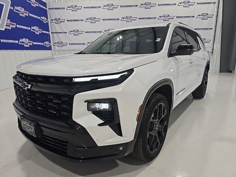 Used 2024 Chevrolet Traverse RS w/ LPO, Floor Liner Package image 3