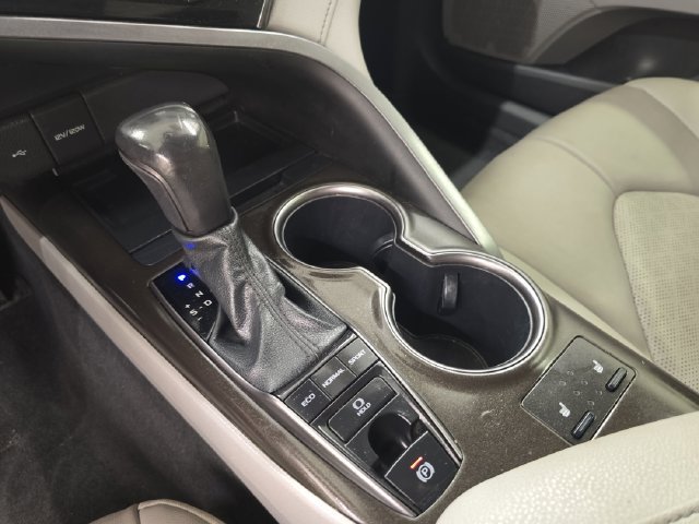 Used 2023 Toyota Camry XSE FWD image 25