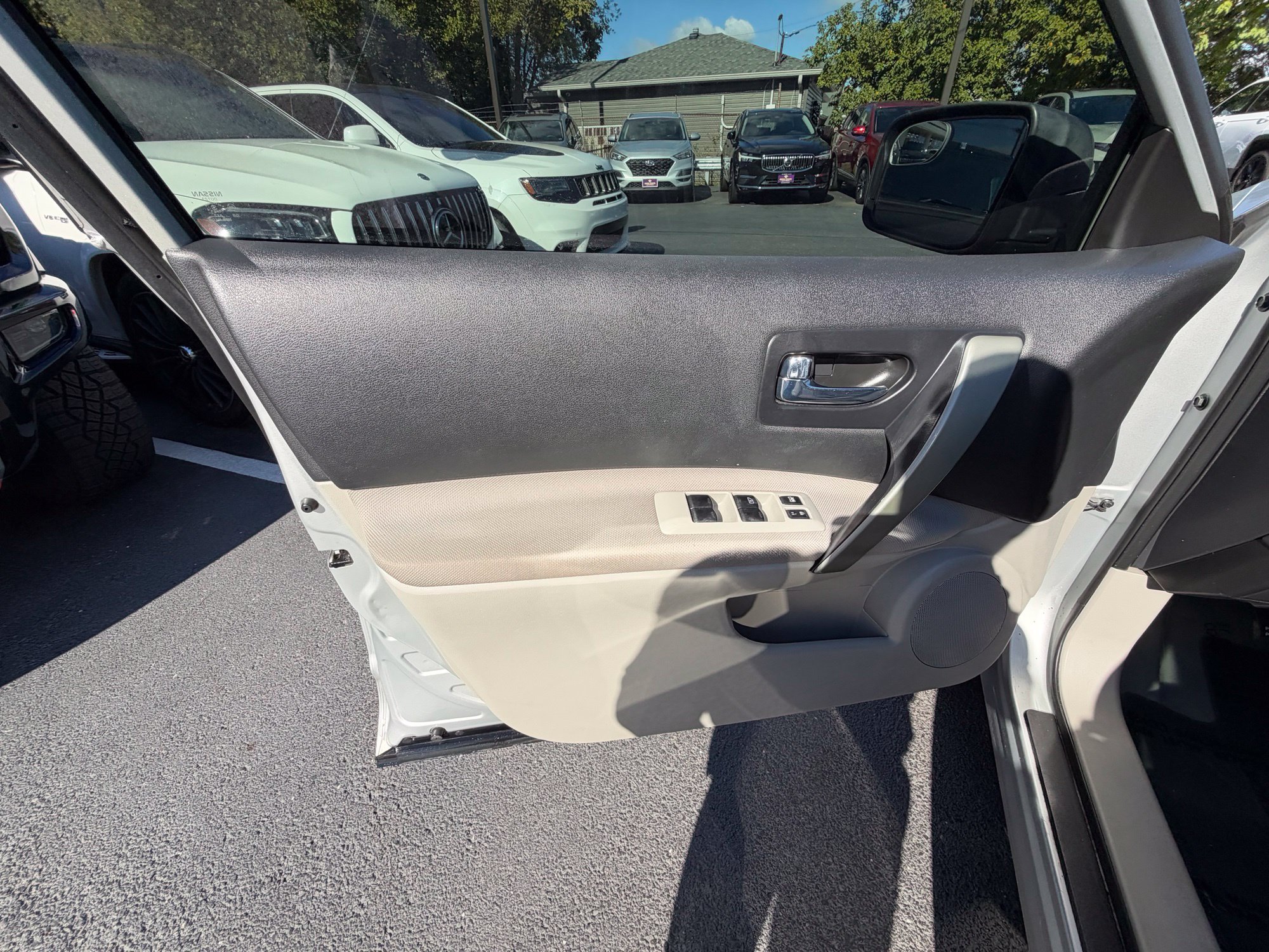 Used 2011 Nissan Rogue S AWD/4WD image 16