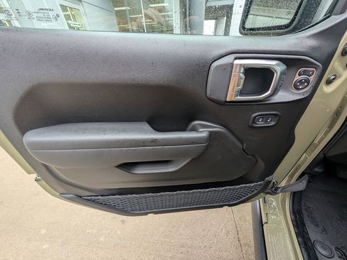 New 2026 Jeep Gladiator Sport AWD/4WD image 38