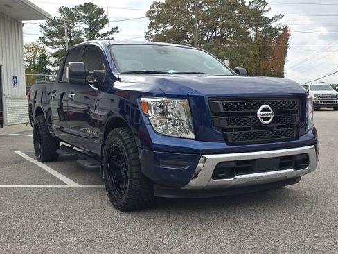 Used 2021 Nissan Titan SV w/ SV Convenience Package image 7