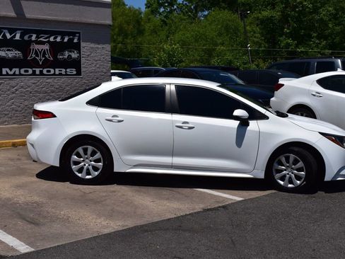 Used 2021 Toyota Corolla LE FWD image 4