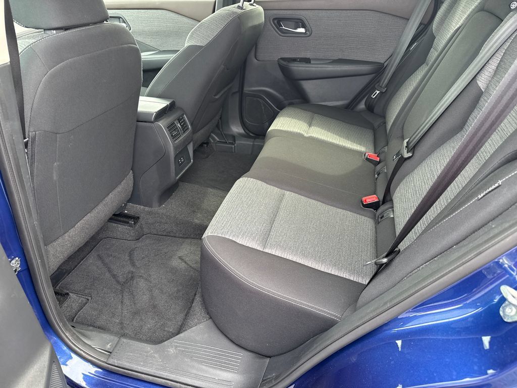 Used 2023 Nissan Rogue SV AWD/4WD image 18