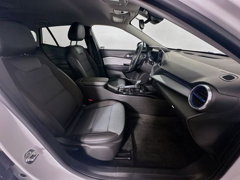 Used 2025 Chevrolet Trax LT w/ LT Convenience Package image 28