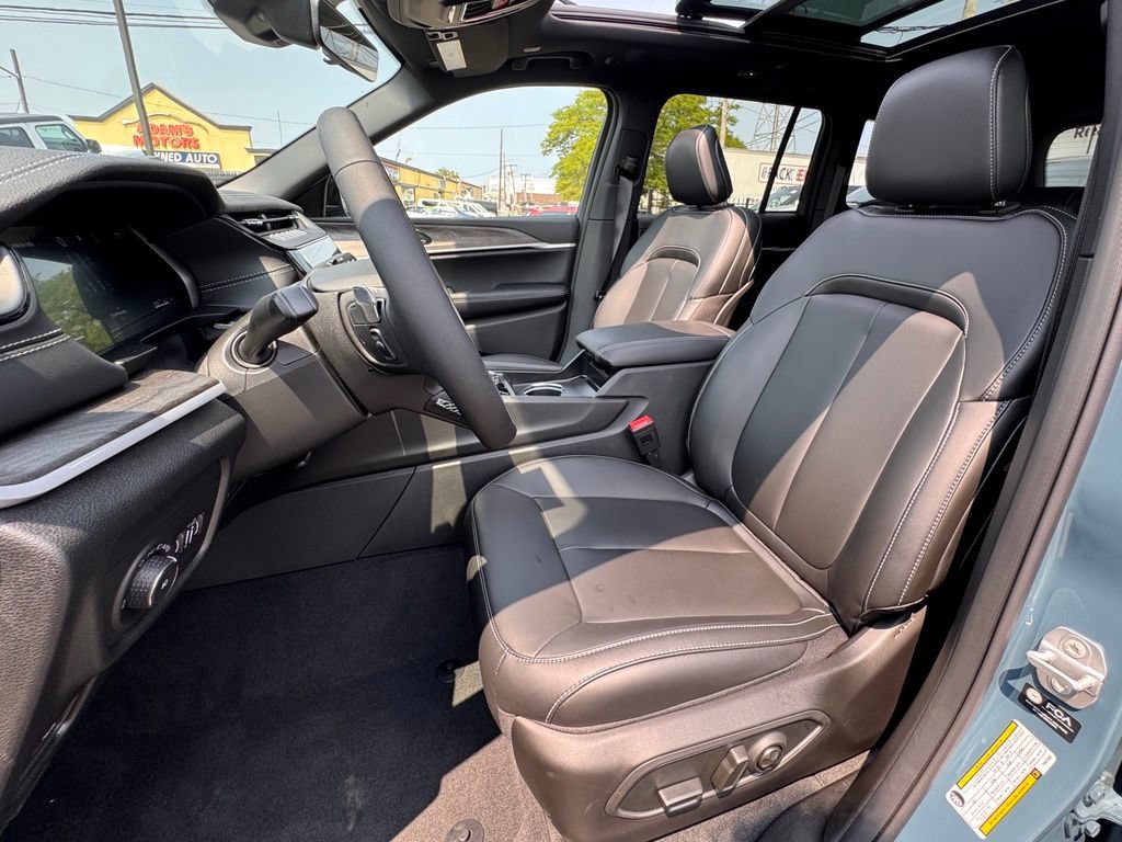 New 2026 Jeep Grand Cherokee Limited w/ Limited Altitude Package AWD/4WD image 14