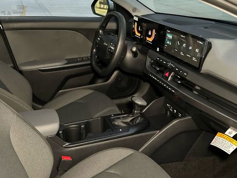 New 2025 Kia K4 LXS image 10