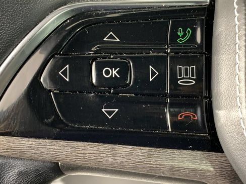 Used 2022 Jeep Grand Cherokee L Overland w/ Luxury Tech Group IV RWD image 18