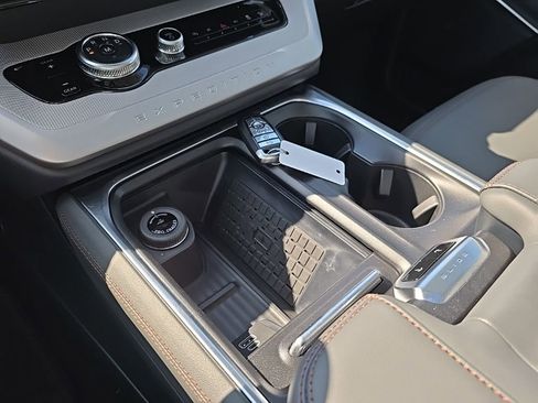 New 2025 Ford Expedition Active image 39