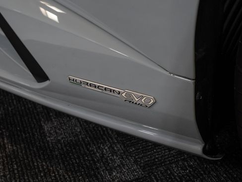 Used 2021 Lamborghini Huracan EVO RWD image 32