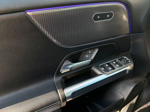 Used 2022 Mercedes-Benz GLB 250 4MATIC image 32