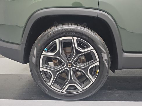 Used 2024 Rivian R1S Adventure AWD/4WD image 12