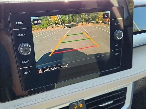 New 2025 Volkswagen Taos SE image 17