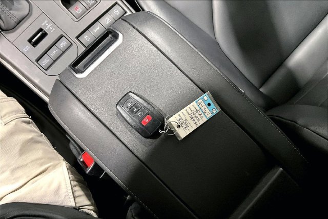 Used 2020 Toyota Highlander XLE AWD/4WD image 42