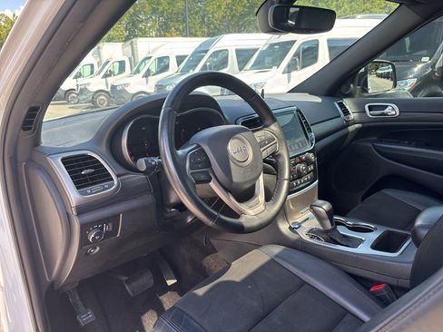 Used 2019 Jeep Grand Cherokee Altitude image 49