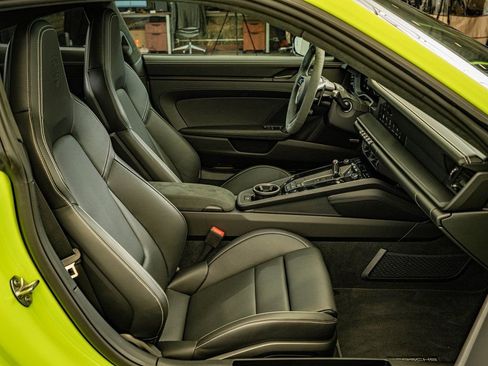 Certified 2025 Porsche 911 Carrera GTS image 33