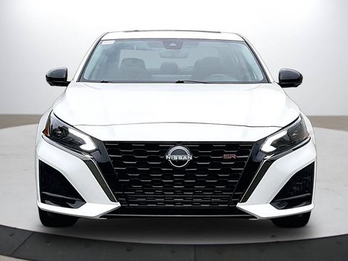 Used 2023 Nissan Altima 2.0 SR FWD image 3