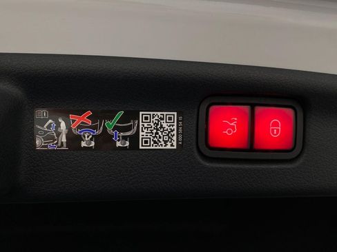 Certified 2026 Mercedes-Benz C 300 4MATIC Sedan image 6