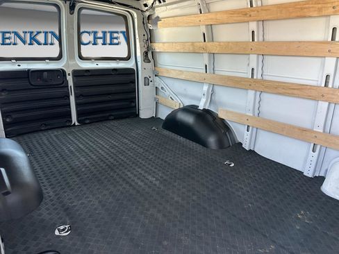 Used 2024 GMC Savana 2500 w/ Driver Convenience Package image 15