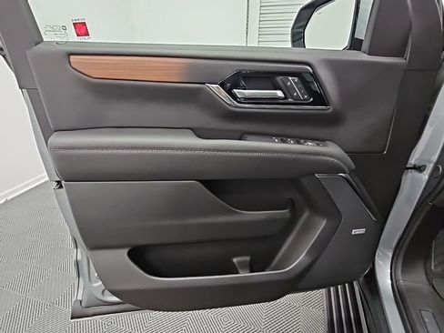 New 2025 GMC Yukon XL Denali w/ Sun & Power Step Package image 32