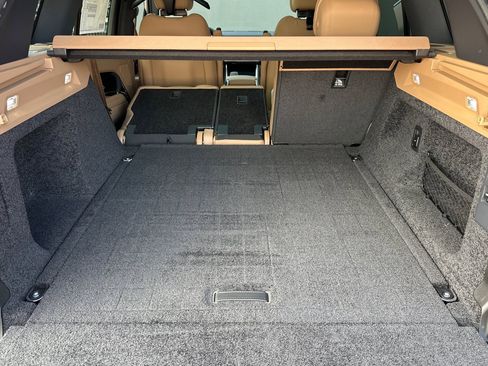 New 2026 Land Rover Range Rover SE image 28