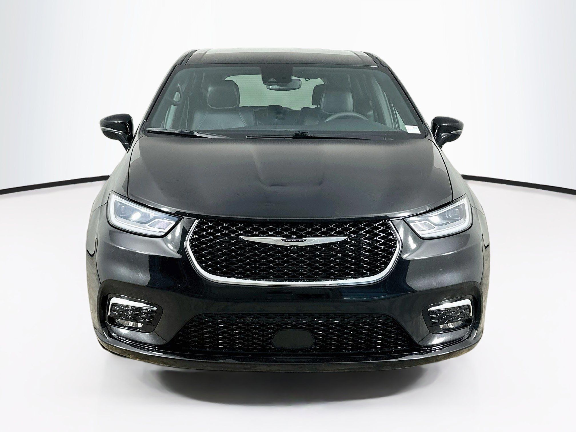 Used 2025 Chrysler Pacifica Select FWD image 2