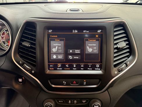 Used 2021 Jeep Cherokee Latitude Lux w/ Sun & Sound Group AWD/4WD image 23