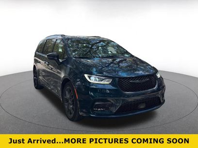 Used 2025 Chrysler Pacifica Limited