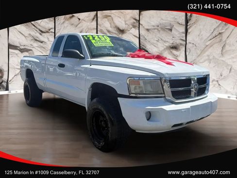 Used 2011 Dodge Dakota ST image 1